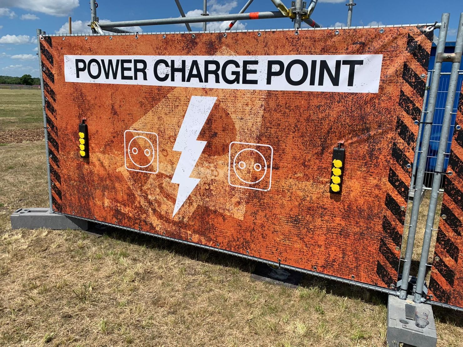 POWER CHARGE POINTS AVAILIBLE POWER CHARGE POINTS AVAILIBLE